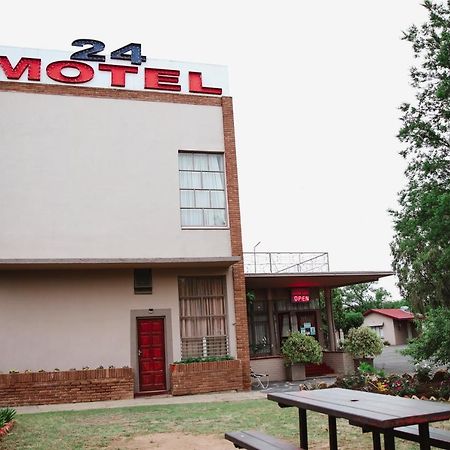 Ladysmith Motel Экстерьер фото